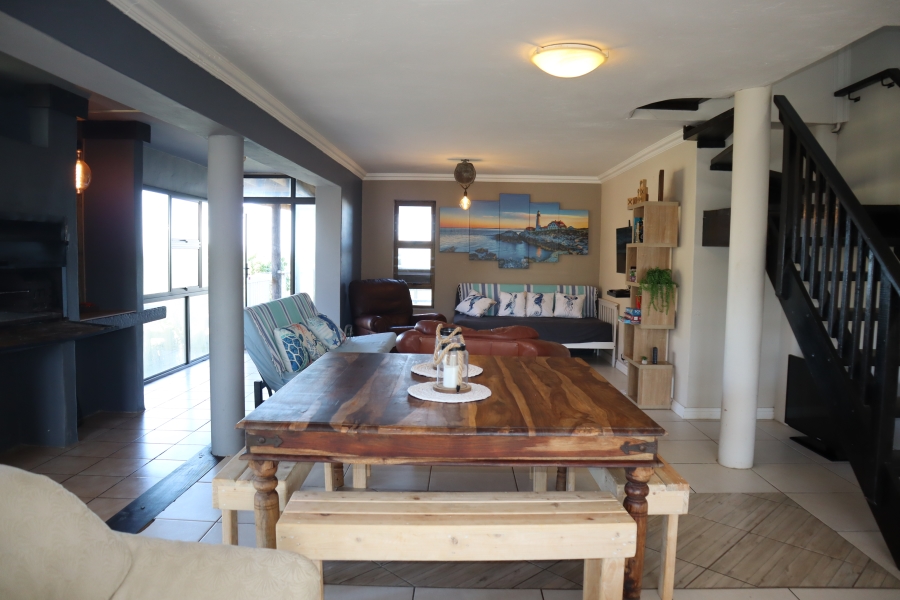 5 Bedroom Property for Sale in Paradise Beach Eastern Cape